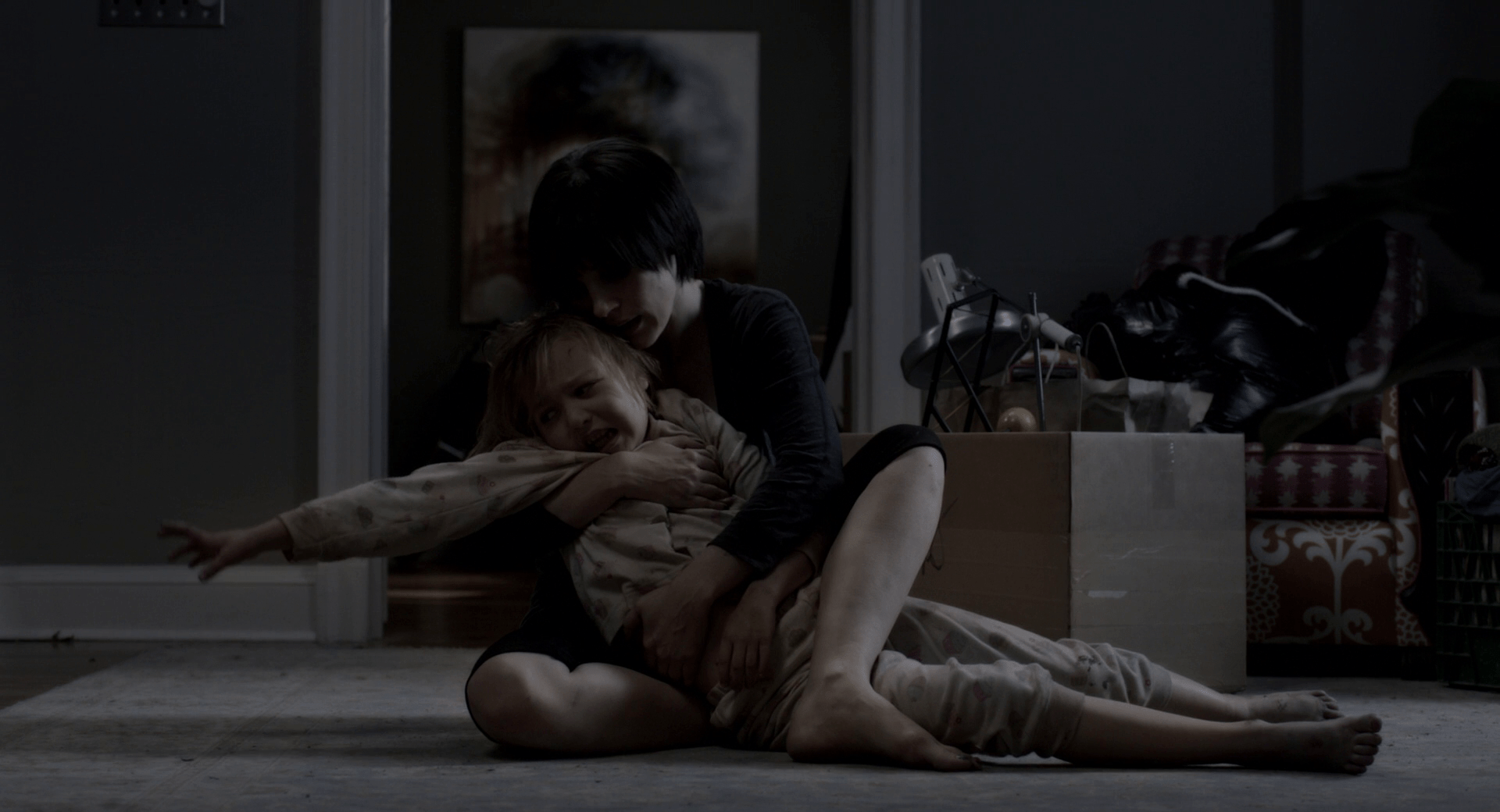 Annabel (Jessica Chastain) et la plus petite des fillettes, Lilly (Isabelle Nélisse)